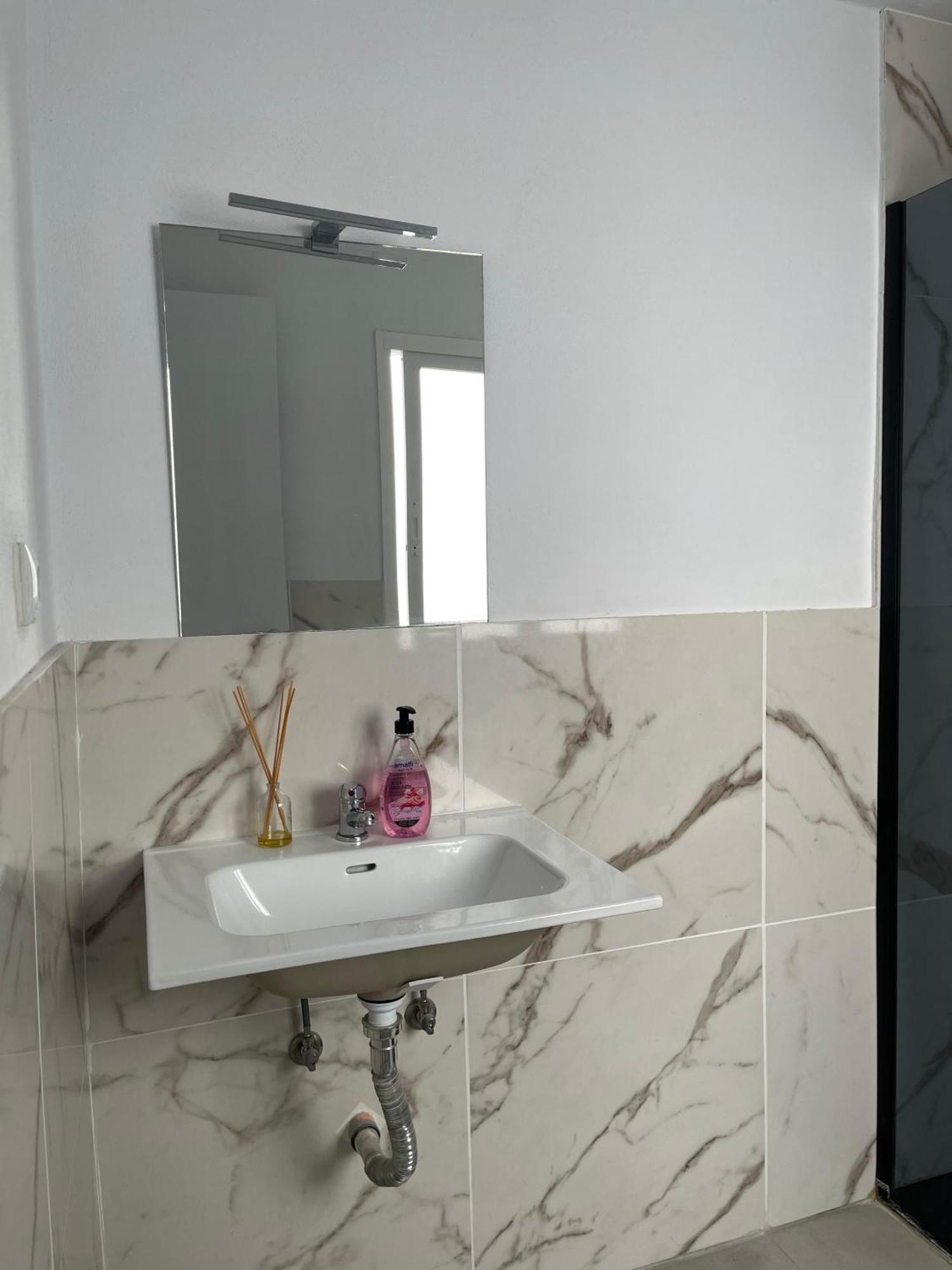 Hostal Santa Calma Marbella Bagian luar foto