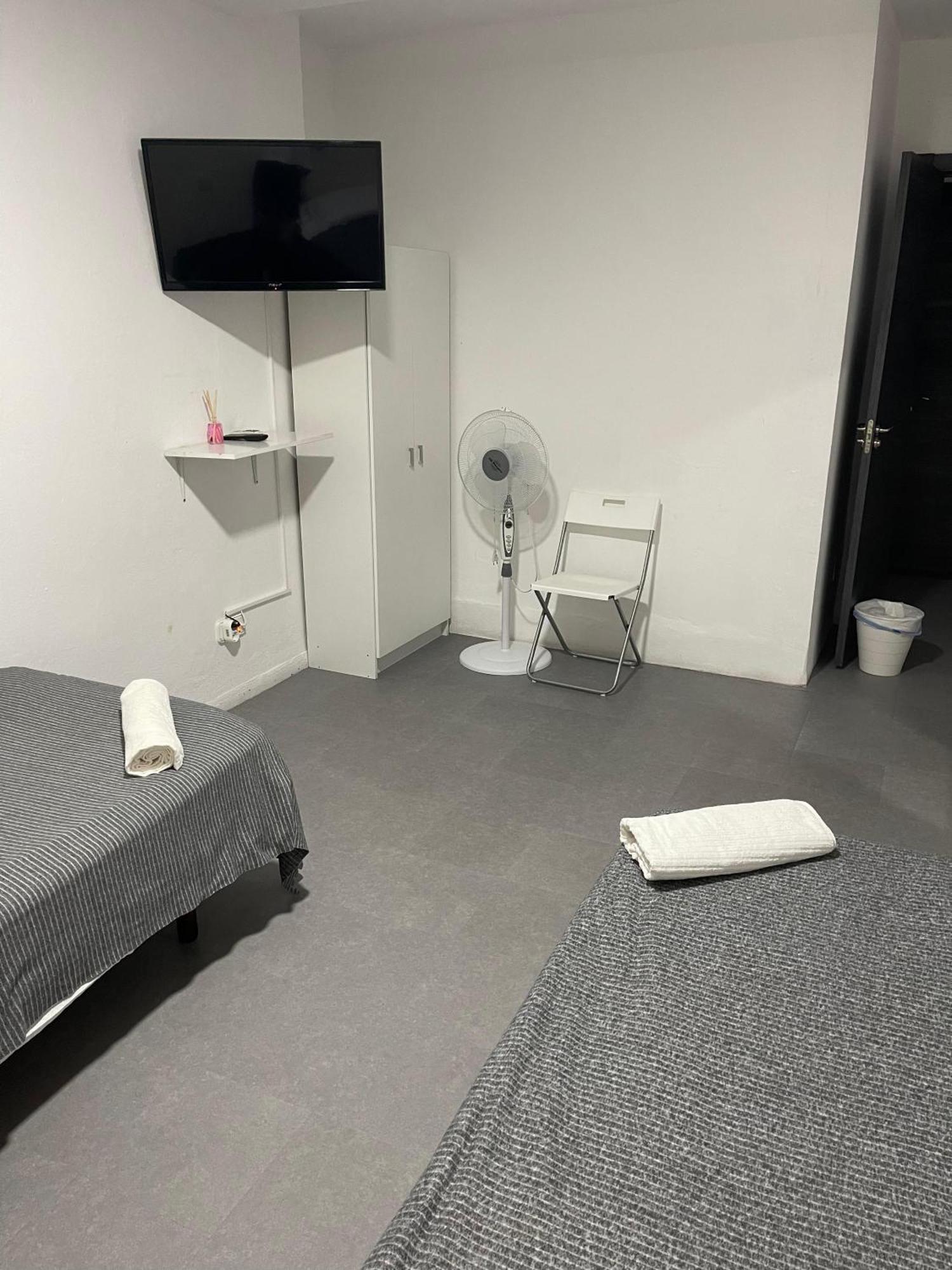 Hostal Santa Calma Marbella Bagian luar foto